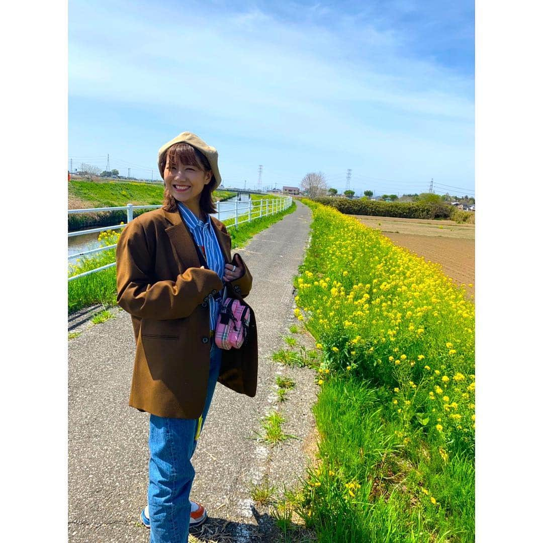 宮澤佐江さんのインスタグラム写真 - (宮澤佐江Instagram)「🙆🏻‍♀️🙆🏻‍♀️🙆🏻‍♀️ 快晴が気持ち良くて気付いたら手を上げたポーズだらけに。そしたら見事に短めの丈のシャツからグレーのインナーまる見え🙆🏻‍♀️きゃっ . #ootd #私服」4月20日 21時01分 - sae_3830