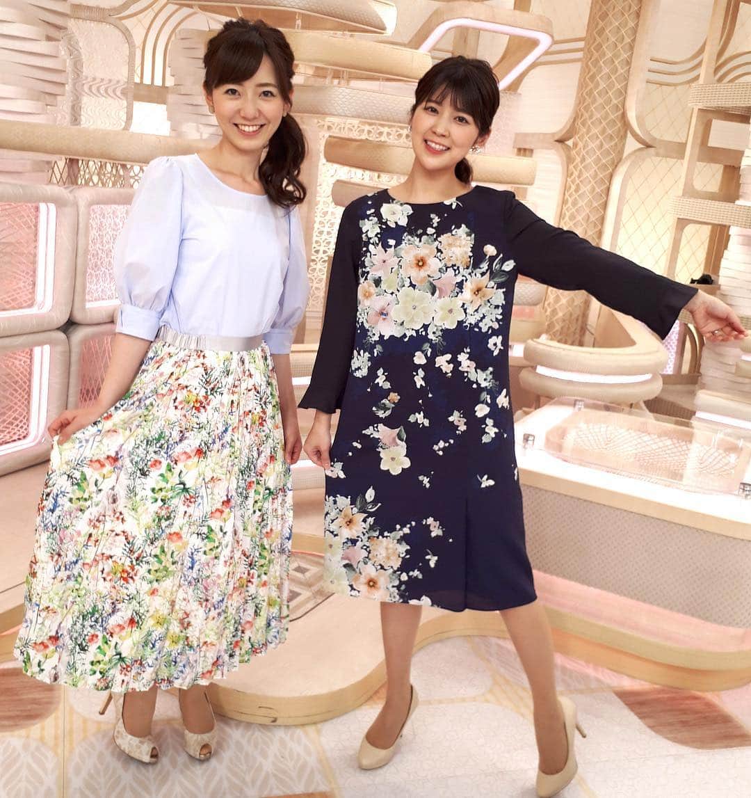 フジテレビ「プライムニュース イブニング」さんのインスタグラム写真 - (フジテレビ「プライムニュース イブニング」Instagram)「きょうは竹内アナ内田アナ共に 花柄の衣装、春ですね☺️。﻿ 女子感満載の写真をパシャリ📸。﻿ ﻿ 平成もあと少し😱。﻿ 番組最後のニュースで、﻿ 平成の思い出が詰まったモノを供養するイベントを お伝えしました。﻿ 『平成のモノ』と言えば何❓と聞いてみると…。﻿ 野島アナ　携帯電話﻿ 竹内アナ　ガラケー、たまごっち﻿ 内田アナ　……、ぬいぐるみ。﻿ ですって😄﻿ 平成生まれの 内田アナには懐かしさがないようなのかな❓❓﻿ ぬいぐるみは昭和にもありましたよ( *´艸｀)﻿ ﻿ #花柄﻿ #春コーデ﻿ #平成もあと少し﻿ #令和まであと少し ﻿ #昭和から平成﻿ ﻿ #竹内友佳﻿ ワンピース #sunauna @sunauna.official﻿ #野島卓﻿ ネクタイ #フェアファックス @fairfaxtokyo﻿ #内田嶺衣奈 @reina.uchida﻿ トップス　スカート #rope @rope_jp﻿ ﻿ #加藤綾子 #風間晋 #木村拓也 #酒井千佳 #荘口彰久 #副島淳 #福原直英 #佐々木恭子 #小澤陽子 #海老原優香 #安宅晃樹 ﻿ #フジテレビ #アナウンサー #livenews_it」4月20日 21時02分 - livenews_it