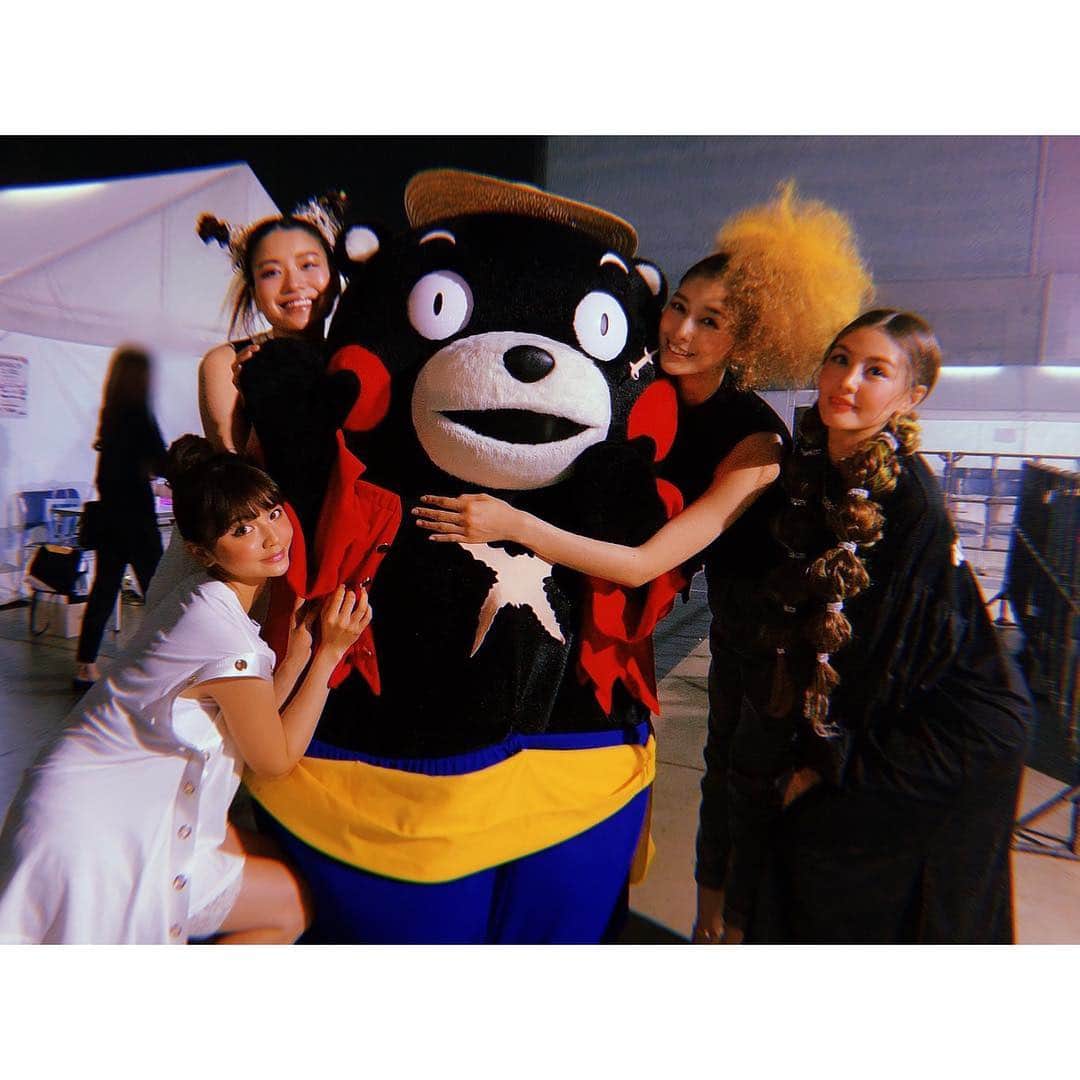 アンジェラ芽衣さんのインスタグラム写真 - (アンジェラ芽衣Instagram)「TGC KUMAMOTO 2019 by TOKYO GIRLS COLLECTION💙⚡️﻿﻿ ワンピースのルフィの格好したくまモン🥺🥺❤️﻿ やっとやっとやっとやっと会えた！！！可愛すぎて終始トキメキが止まらなかった😭😭😭﻿ すごくおちゃめでたまに脅かしに来たり、仲良くしてくれてすごく楽しかった可愛かったありがとうくまモン🥰🥰❤️﻿ ﻿ #アンジェラ芽衣 #TGC #東京ガールズコレクション #tokyogirlscollection #ファッション #ファッションショー #ランウェイ #fashion #show #TGC熊本 #熊本」4月20日 21時09分 - ange_la00