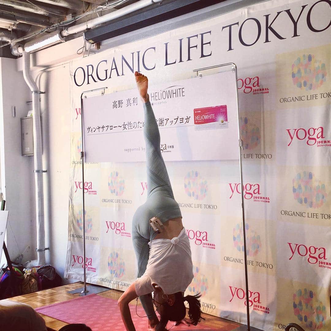 ヨガジャーナル日本版さんのインスタグラム写真 - (ヨガジャーナル日本版Instagram)「19日から始まったオーガニックライフTOKYO。憧れの先生、大好きな先生と身近に触れ合える貴重なイベントです。最終日の明日も楽しいレッスンが盛りだくさん！ヨガ後はハワイ発のアロハサラダを！1階のカフェでお待ちしております！ @yogajournalonline  @organiclifetokyo  @kenharakuma  @kazuyayanagimoto  @yuya67 @wakanozawa  @etsuko313 @saoriiso  @marino_912 @honamitsuboi  @saorimahalo @noelnohana  @yoga_citta  @nobue.style @ricoikeda_official  @alohasalads_official  #ヨガ #ヨガイベント」4月20日 21時09分 - yogajournal_japan