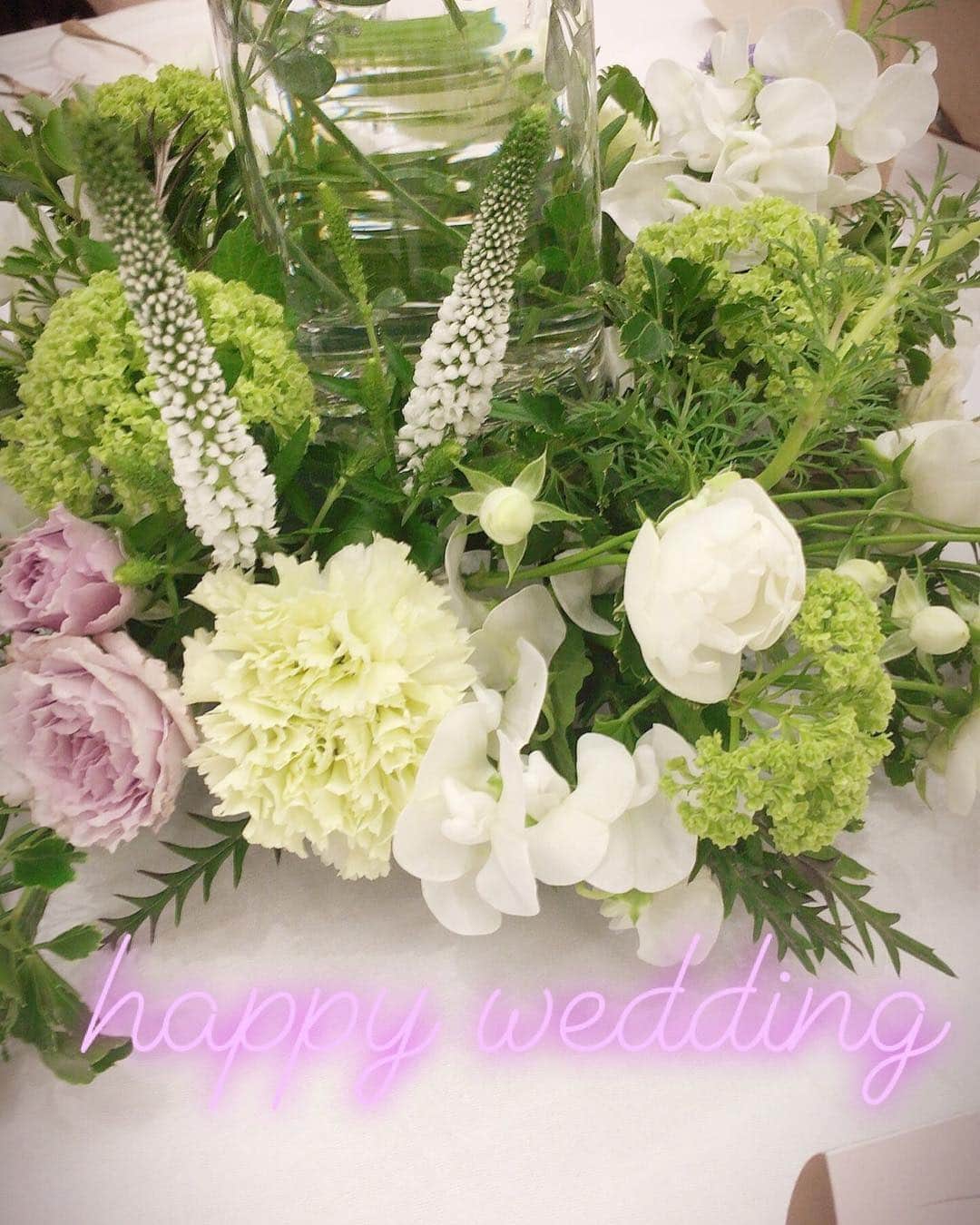 のインスタグラム：「幸せいっぱいの一日😍❤️ ＊ 素敵な結婚式でした💒🤵👰 ＊ ＊ 新郎新婦の事が大好きな人が集まって愛に溢れた披露宴に胸が熱くなりました😭💓 ＊ ＊ 久しぶりにあやちゃんとみさちゃんにも会えて嬉しー😍❤️ ＊ 時が経って更に素敵になってるあやちゃんみさちゃんに感動でした🤣🤣🤣 #wedding #中山千桂子 #結婚式」