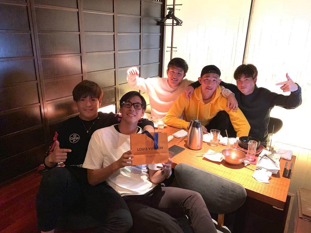小川諒也のインスタグラム：「Happy Birth Day🥺 #矢島輝一 #きいちくんごちそうさまです笑 #fctokyo」