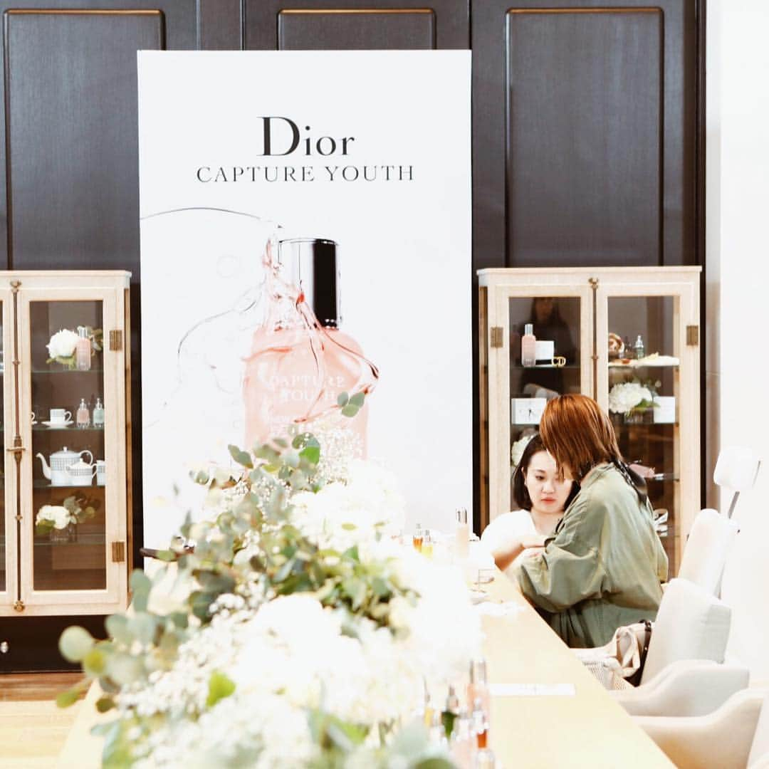 高園あずささんのインスタグラム写真 - (高園あずさInstagram)「. 遅ればせながら、、、 先日 @diorskincare CAPTURE YOUTHのイベントに。 プロからの肌カウンセリングは、とても為になる贅沢な時間でした🗼 #dior #diorskincare #スキンケア #azusatakazono #カプチュールユース #azusatakazono_服」4月20日 21時18分 - azusa_takazono