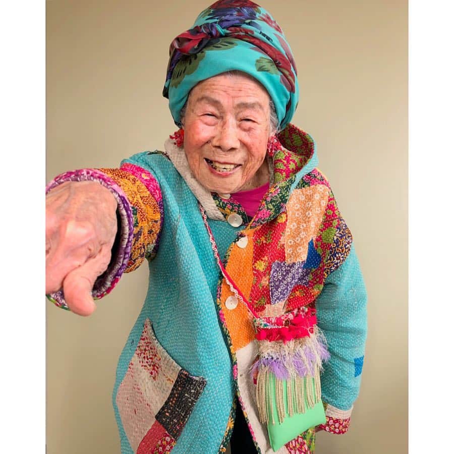 森千波さんのインスタグラム写真 - (森千波Instagram)「#1000weave . . . . #ecompa#tgcemk#weaving#yarn#knit#cotton#new#bag#grandma#96yearsold#happy#handmade#model#fashion#smile#ootd#bag#おばあちゃん#祖母#96歳#ハンドメイド#コーデ#織物#サコッシュ#ポシェット」4月20日 21時23分 - 1000wave