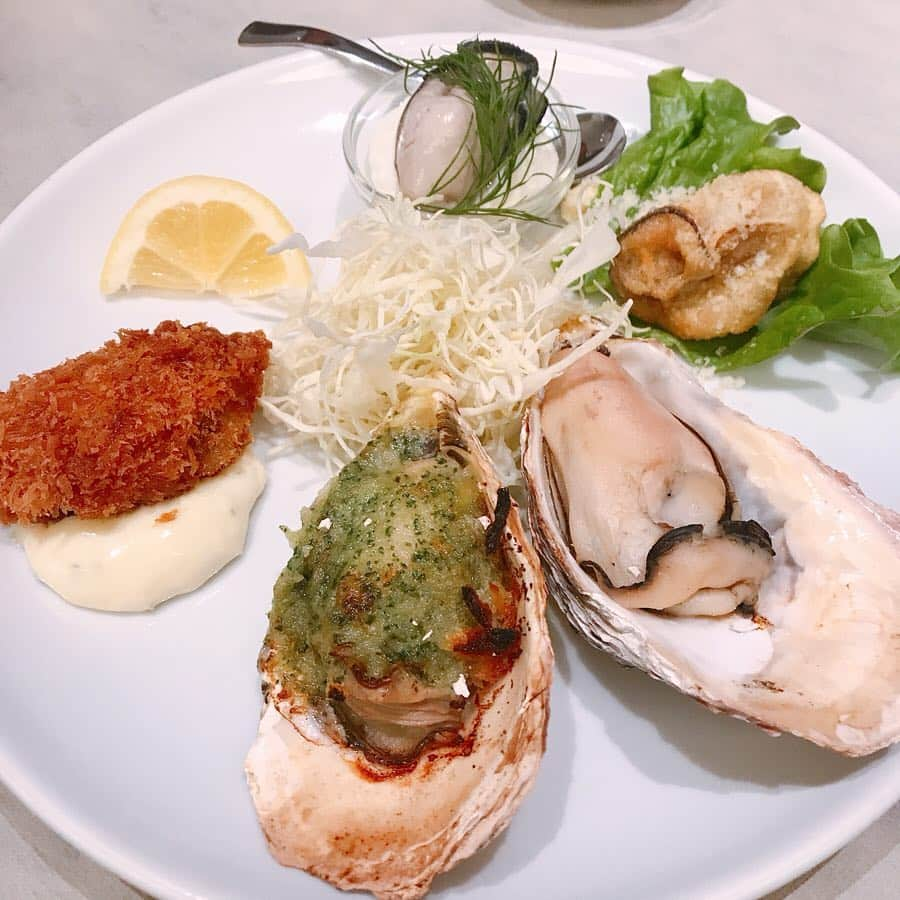 八軒あやねさんのインスタグラム写真 - (八軒あやねInstagram)「牡蠣大好き🐚💗 今年はあんまり食べれなかったから食べれてhappy😍 牡蠣は美容にも良いよ👼✨ #牡蠣 #ランチ #lunch #gunbo&oysterbar #なんばパークス #なんばランチ #大阪 #美容 #健康 #パスタ #カフェ」4月20日 21時32分 - ayagram_8_