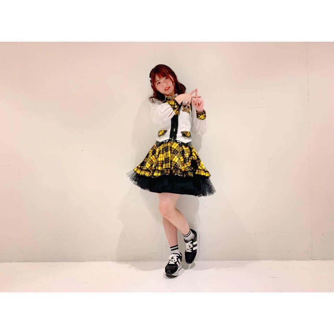 馬嘉伶さんのインスタグラム写真 - (馬嘉伶Instagram)「🍵 #AKB48 #チーム4#手をつなぎながら公演 オープニングの衣装 #💛 . よく着させて頂いている衣装なんですが 劇場でしか着たことがなかったので この間の撮影で着た時に 初めて全身の写真が撮れました📸👉🏻👉🏻 . 黄色のチェック柄 チーム4の公式カラー☺️💛💛」4月20日 21時51分 - macyacyarin