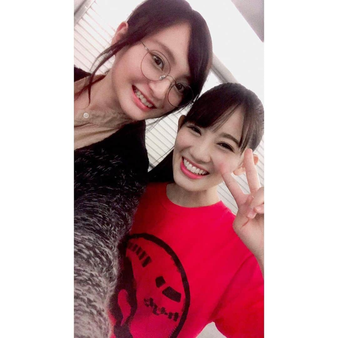 萩原みのりさんのインスタグラム写真 - (萩原みのりInstagram)「TEAM SHACHIのライブにいってきたー！  初めて会った時に、うわ天使降臨。と思ったんだけど、今日はさらにやばかった。。 昨日も会ったから、二日連続ほのかちゃんに会うという素晴らしい日々です。天使に心を癒されたので、私はいま顔面にソフトクリームを投げつけられたとしても笑顔で許せます。🍦」4月20日 21時45分 - hagi_mino