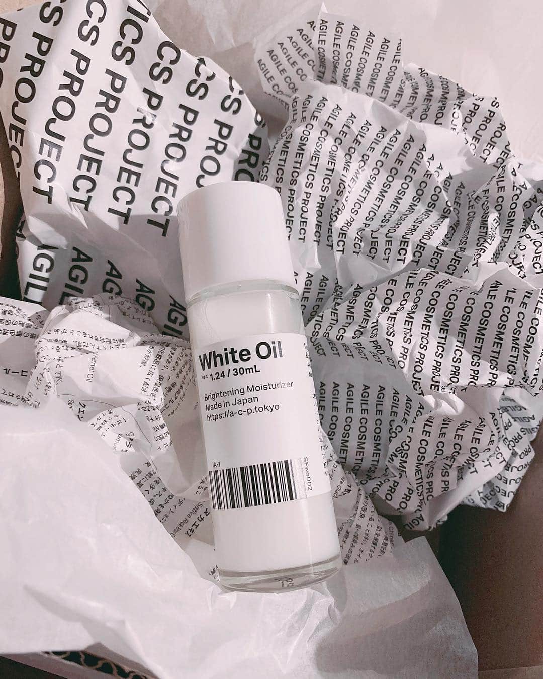 佐川理佳のインスタグラム：「brightening & moisturizing ✨✨✨ white oil 👼🏻」