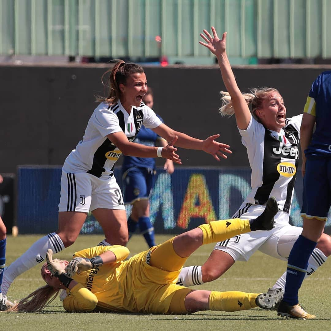 オリンピックチャンネルさんのインスタグラム写真 - (オリンピックチャンネルInstagram)「#Juventus are back-to-back Italian league champions after defeating Chievo Verona! ⚽🇮🇹」4月20日 21時52分 - olympicchannel_x