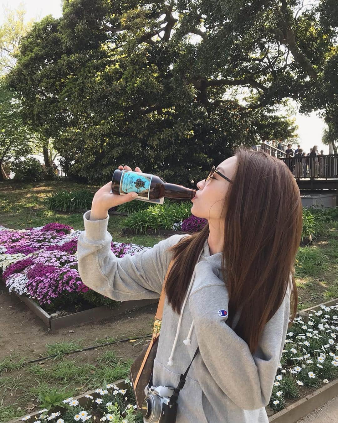 大寺かおりさんのインスタグラム写真 - (大寺かおりInstagram)「数年ぶりの江の島😊☀️🏝⛩ 江の島の頂上まで楽々登れる長ーいエスカレーターは 初めて乗りました！その名もエスカー✨ . 乗っているだけで楽しくなってきます😂 . 頂上に着いたときのワクワク感も！！ 謎に軽くスキップしてますね、私😂 . 江の島、何度来ても良い☺️✨ . #江の島 #神奈川 #鎌倉 #神社 #江の島ビール #エスカー #江ノ島神社 #ファインダー越しの私の世界 #enoshima #japantrip #japanphoto #photography #photo_jpn #photooftheday #beer #sanset #beach #smile」4月20日 21時56分 - kaori_ootera