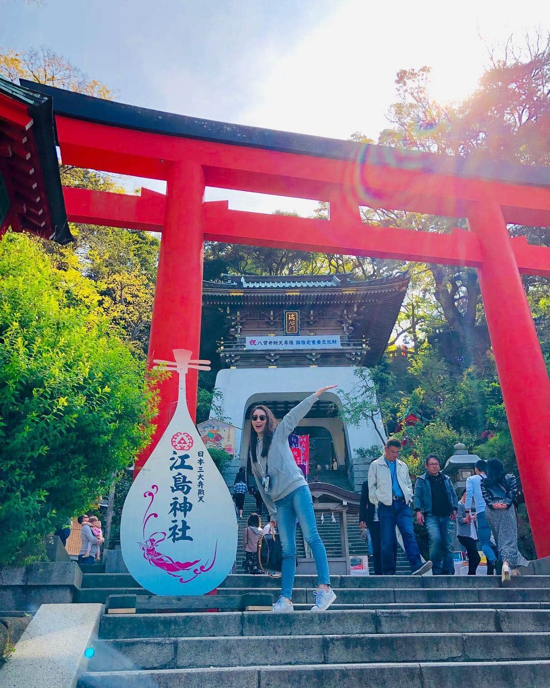 大寺かおりさんのインスタグラム写真 - (大寺かおりInstagram)「数年ぶりの江の島😊☀️🏝⛩ 江の島の頂上まで楽々登れる長ーいエスカレーターは 初めて乗りました！その名もエスカー✨ . 乗っているだけで楽しくなってきます😂 . 頂上に着いたときのワクワク感も！！ 謎に軽くスキップしてますね、私😂 . 江の島、何度来ても良い☺️✨ . #江の島 #神奈川 #鎌倉 #神社 #江の島ビール #エスカー #江ノ島神社 #ファインダー越しの私の世界 #enoshima #japantrip #japanphoto #photography #photo_jpn #photooftheday #beer #sanset #beach #smile」4月20日 21時56分 - kaori_ootera