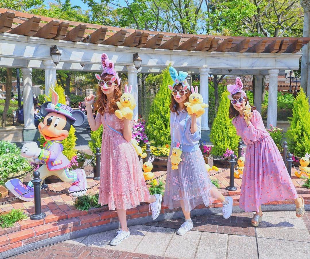 たんりいさんのインスタグラム写真 - (たんりいInstagram)「. . しほりんとはるなっちとディズニー🐣💕 . しほりんには内緒ではるなっちも サプライズで登場して３人でっ☺️💕 ずっと３人で行きたかったから 行けてよかったし楽しかった〜💓💋 . 写真は @ibk_521 に撮ってもらった📸 ありがとう🌟✌︎ . . #tokyodisneysea #tds #disneyeaster #toccocloset #onepiece #twinscode #disneycode #東京ディズニーシー #ディズニーイースター #ディズニーイースター2019 #たんりいディズニー #うさピヨ #しほりいはる」4月20日 22時08分 - tanrii97