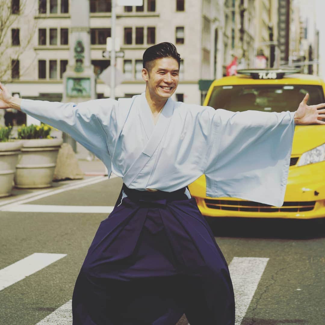 梅川壱ノ介（舞踊家）のインスタグラム：「UMEKAWAICHINOSUKE IN NEWYORK.  楽しい楽しい撮影でしたー！  #梅川壱ノ介 #舞踊家 #ニューヨーク #着物 #umekawaichinosuke #newyork #manhattan」