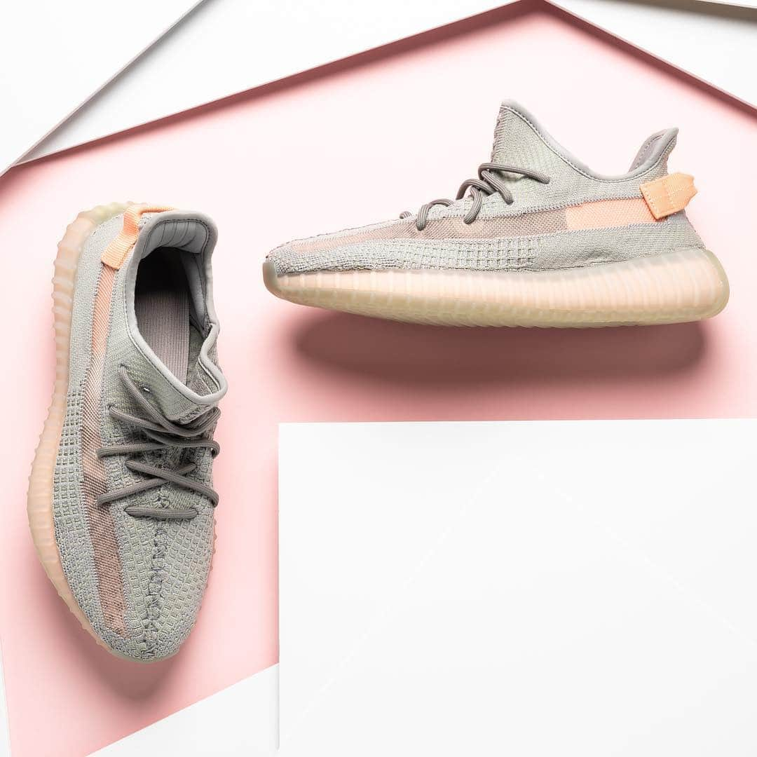 Sneaker Newsさんのインスタグラム写真 - (Sneaker NewsInstagram)「@stadiumgoods is offering up to 20% off this weekend. Catch some deals before they are gone. $89 Yeezy Powerphase, near retail Yeezy Boost 350 V2 “Clay”, near retail Air Jordan 6 Black/Infrared and more. Hit the link in the bio for more details.」4月20日 22時17分 - sneakernews