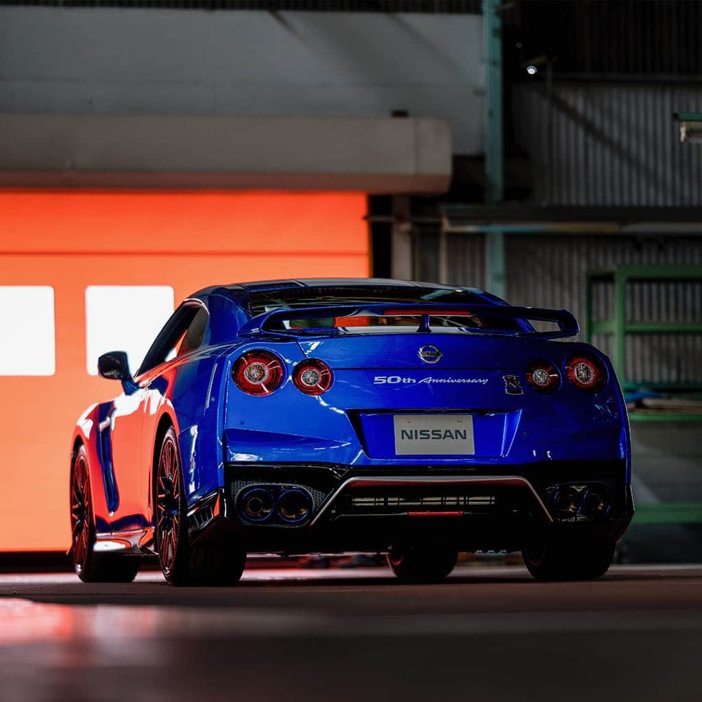 Nissanさんのインスタグラム写真 - (NissanInstagram)「Swipe left for close ups of some of the finer details of the 50th Anniversary Edition #Nissan #GTR. #NYIAS」4月20日 22時11分 - nissan