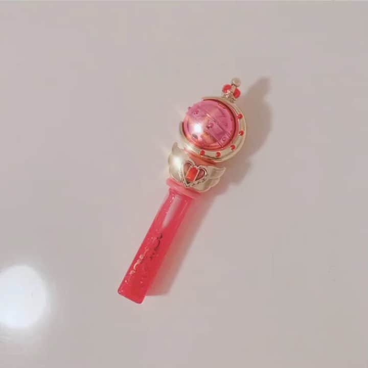 のインスタグラム：「可愛いの届いた(*´꒳`*)🌙🌸💕💖💝🎀 #セーラームーン #セーラームーン世代 の心をくすぐる #セラムン コレクション #sailormoon #ミラクルロマンス #miracleromance #メイクアップ #ティントグロス #リップグロス #kawaii #みやびんlip #💄」