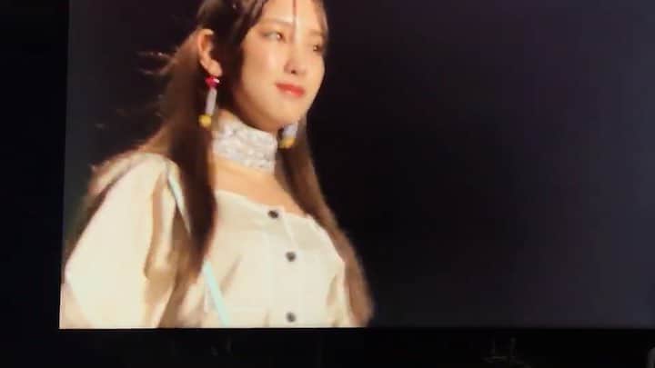 飯窪春菜のインスタグラム：「TGC熊本ありがとうございました❤️ ステージ上も客席も、たくさんの女の子たちがキラキラしていてとっても素敵な空間でした☺️ ペンライトやうちわも見えましたよ♡ 心強かったです、ありがとう☺️🌸 #tgc熊本  #wego」