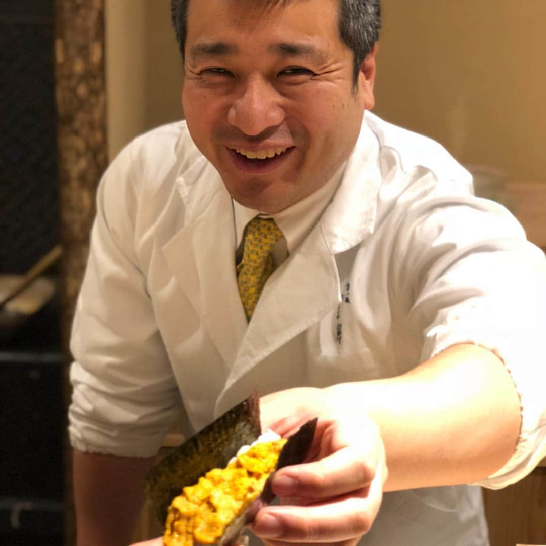 まゆまゆさんのインスタグラム写真 - (まゆまゆInstagram)「. お久しぶりの、やま岸さん🥢 👨‍🍳ウニ2種類あって どっちがいいですか？ 💁‍♀️両方〜💕💕💕 いまは1年待ちだそうです👏 #富小路やま岸 #やま岸 #京都#kyoto #ミシュラン  #京都グルメ#雲丹#雲丹ドック #予約困難 #予約困難店」4月20日 22時29分 - 7mayu2mayu