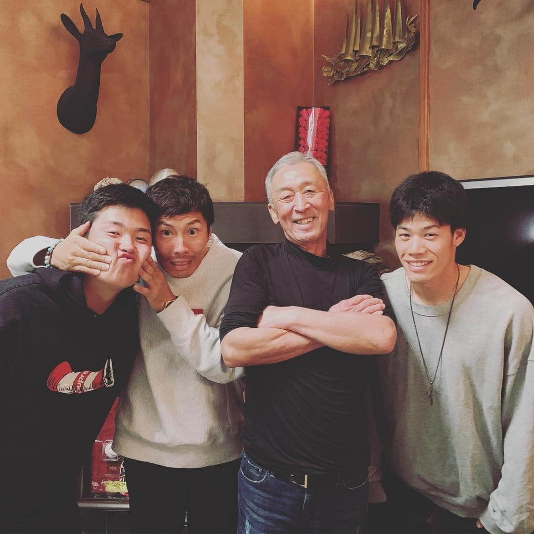 上田剛史さんのインスタグラム写真 - (上田剛史Instagram)「ごっつぁんです‼️ KARAKARA #馬 #馬見 #塩見 #塩見泰隆  #村上宗隆」4月20日 22時36分 - tsuyoshi50