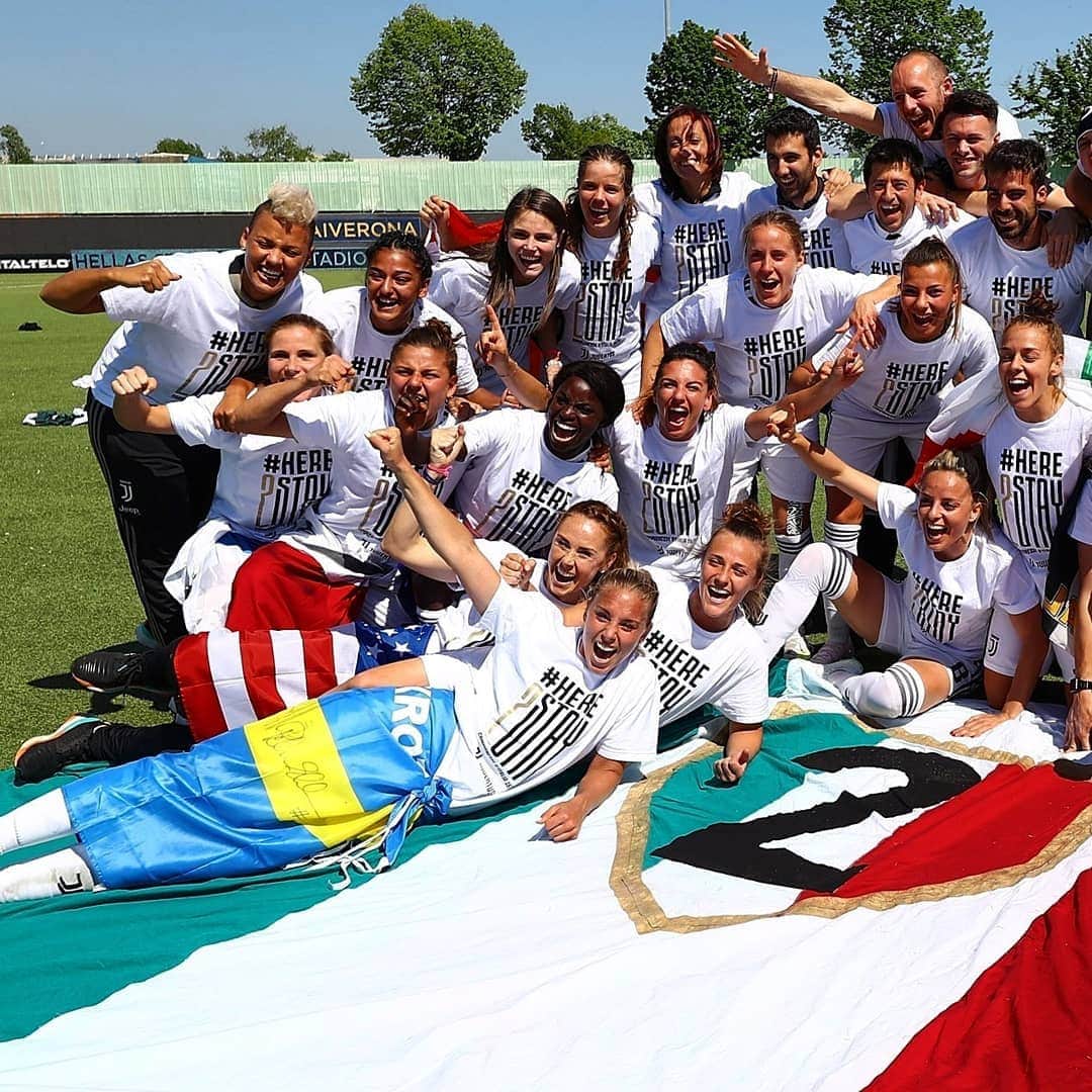 ユヴェントスFCさんのインスタグラム写真 - (ユヴェントスFCInstagram)「2⃣ Attempts = 2⃣ Titles 🏆🏆🇮🇹 So proud of you, #JuventusWomen!  #HERE2STAY」4月20日 22時42分 - juventus