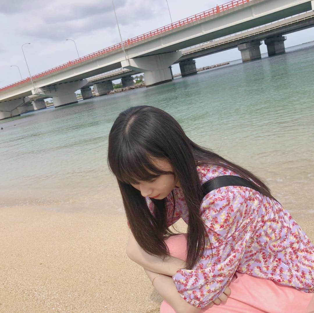 梅山恋和さんのインスタグラム写真 - (梅山恋和Instagram)「#557 #沖縄 #めんそーれ🌺 #海デート☺️☺️ #一緒に映えよ💜 #おもち映え」4月20日 22時42分 - cocona_umeyama