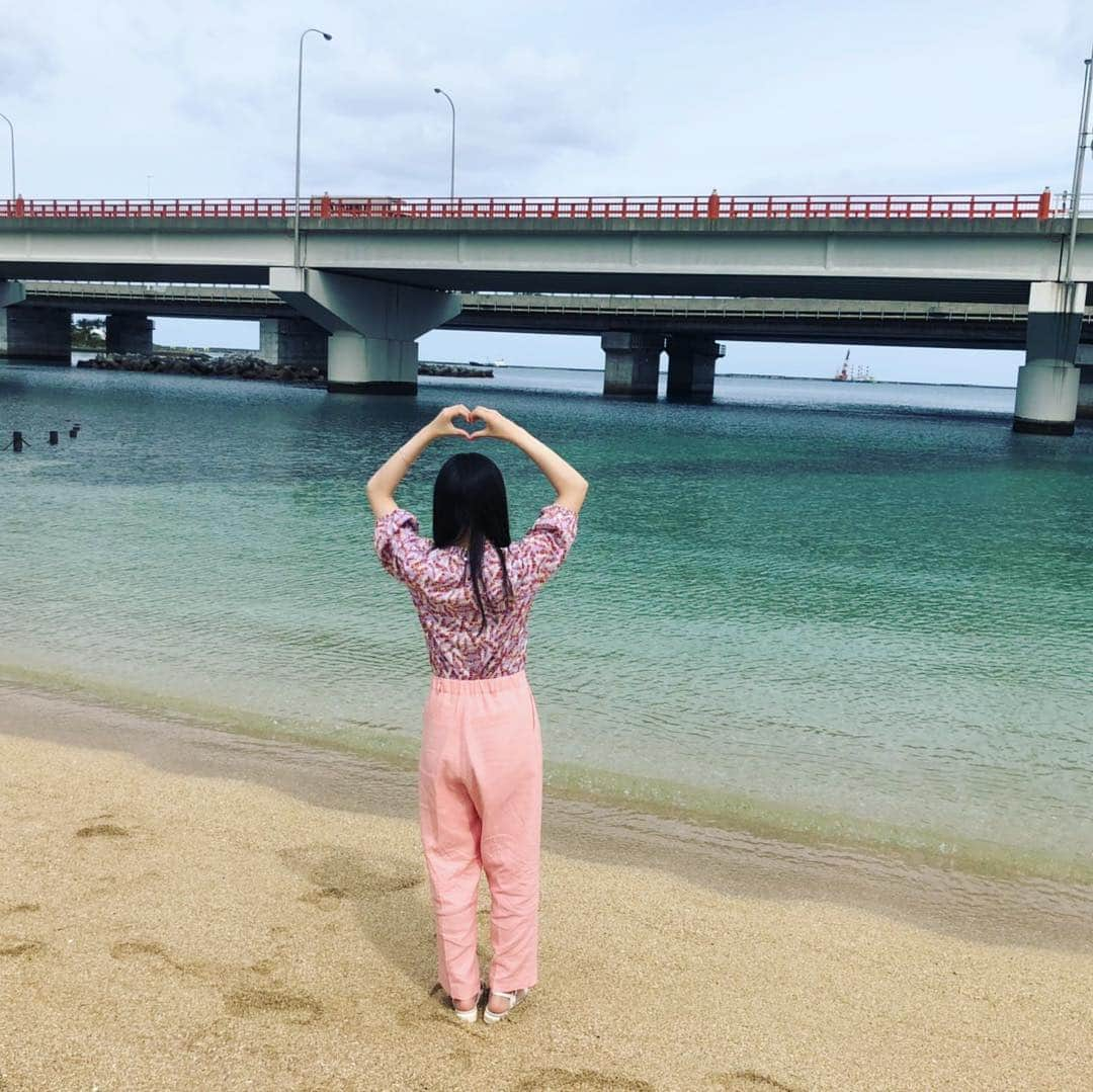 梅山恋和さんのインスタグラム写真 - (梅山恋和Instagram)「#557 #沖縄 #めんそーれ🌺 #海デート☺️☺️ #一緒に映えよ💜 #おもち映え」4月20日 22時42分 - cocona_umeyama