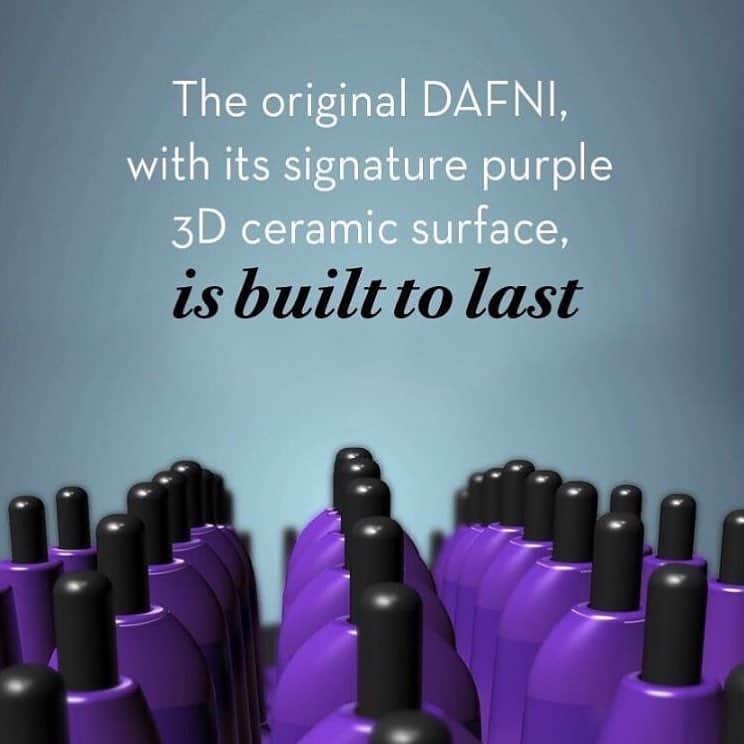 DAFNI Japanのインスタグラム：「DAFNI特有の、パープル3Dセラミックピン。 ブローするだけで簡単にストレートにできる秘密！ @dafnijapan」