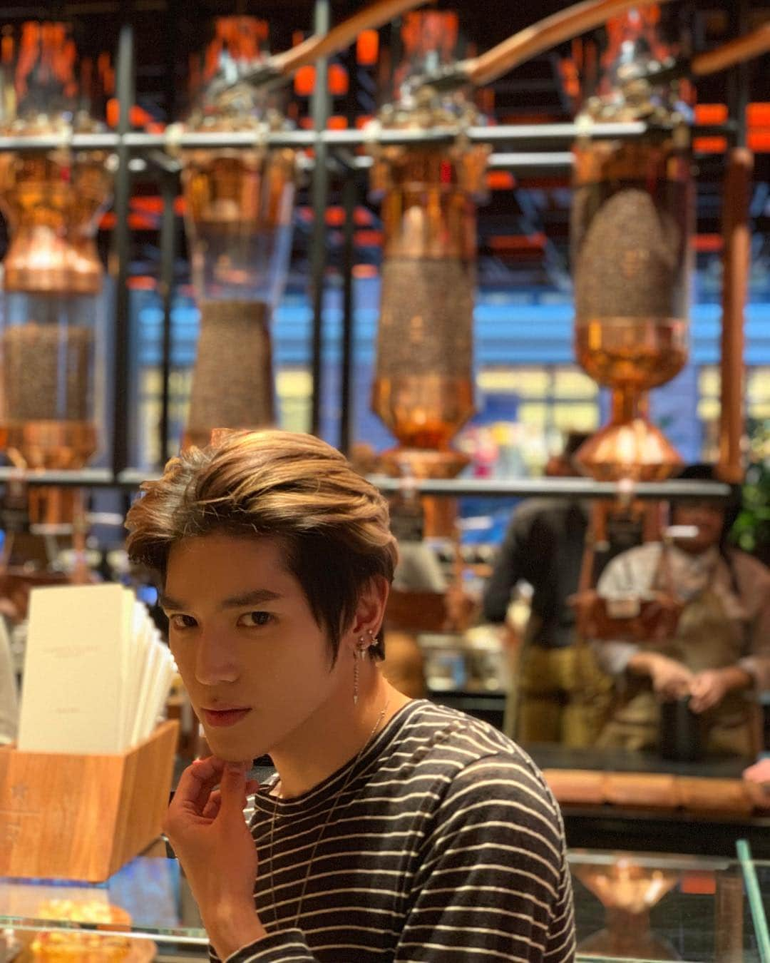 NCT 127さんのインスタグラム写真 - (NCT 127Instagram)「커피마시는 용  Yong drinking coffee  #WE_ARE_SUPERHUMAN #NCT127_SUPERHUMAN #NCT127 #SUPERHUMAN #NEOCITYinUSA #NCT127inUSA #NEWYORK #NCT127 #NCT」4月20日 22時52分 - nct127