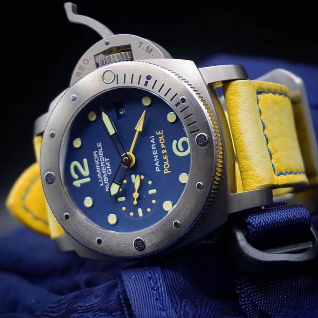 パネライのインスタグラム：「That yellow strap is the perfect compliment to the #Panerai #PAM719 Submersible Pole to Pole Mike Horn Edition. This collaboration marked the world famous explorers expedition from one pole to the other all by human power. @mikehornexplorer pic by @distefanofirenze #paneraicentral」