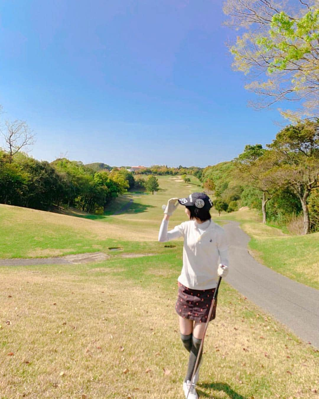 土屋香織さんのインスタグラム写真 - (土屋香織Instagram)「𖣔. Best season for playing golf🏌️‍♀️❣️ . 爽やかな気候で気持ちよすぎた♡ 楽しすぎた( › ·̮ ‹ ) . . .  #ゴルフ #golf #ゴルフ初心者 #へなちょこショット #久しぶりのラウンド . .」4月20日 22時52分 - kaorintsuchiya