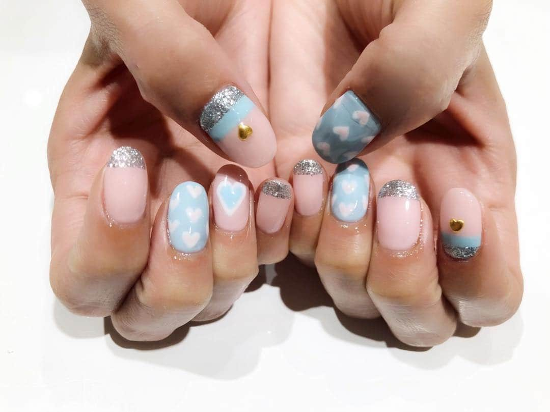 青山愛菜さんのインスタグラム写真 - (青山愛菜Instagram)「#newnail #春ネイル #miumiu」4月20日 22時45分 - ainamnsl