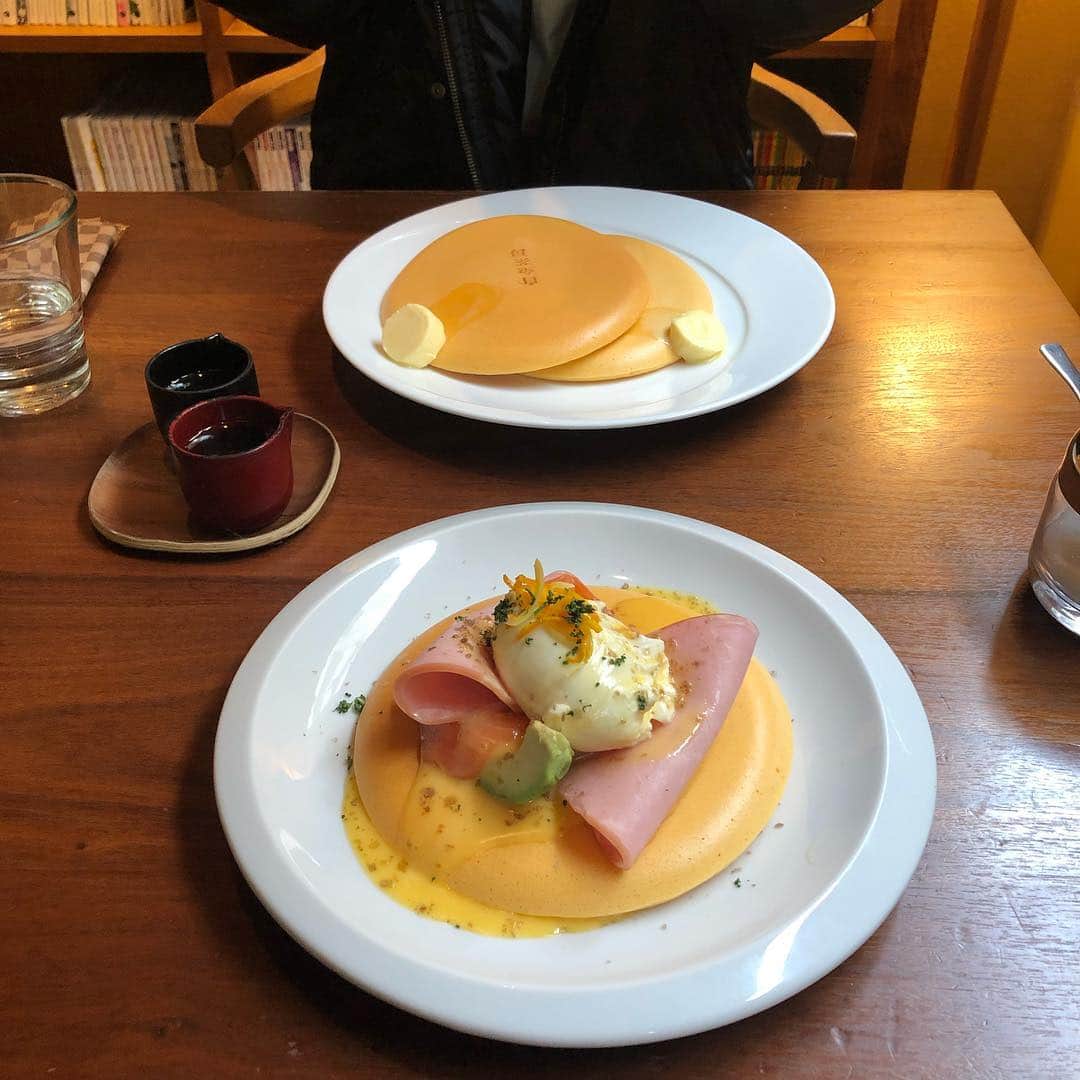 松本日向さんのインスタグラム写真 - (松本日向Instagram)「🥺🥺🥺🥺 結構前に食べた子。 信じられないくらい美味しかった🥺 #白金茶房  #パンケーキ #エッグベネディクト」4月20日 23時02分 - matsumoto_hinata