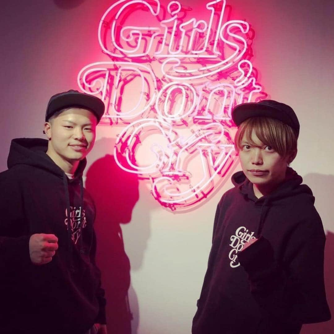 GENさんのインスタグラム写真 - (GENInstagram)「GDC なぜか天心くんとお揃いコーデ 2ショット嬉しい 明日の試合はみんなで応援しよう」4月20日 22時55分 - 04genls