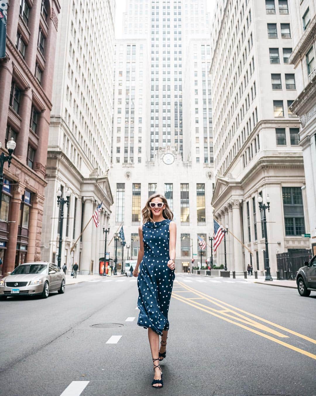 Anna Jane Wisniewskiのインスタグラム：「Run, don’t walk to the @boden_clothing brunch cart, which will be traveling around Chicago today and Sunday and again in May! It’ll be in the West Loop and passing out classic English tea and scones along the way. So put on your weekend best and brunch like a Brit with Boden this weekend! (And I’ll be brunching WITH the Brits next week when I’m in London 🇬🇧) #ad #BodenbyMe 📸 @ironandhoney」