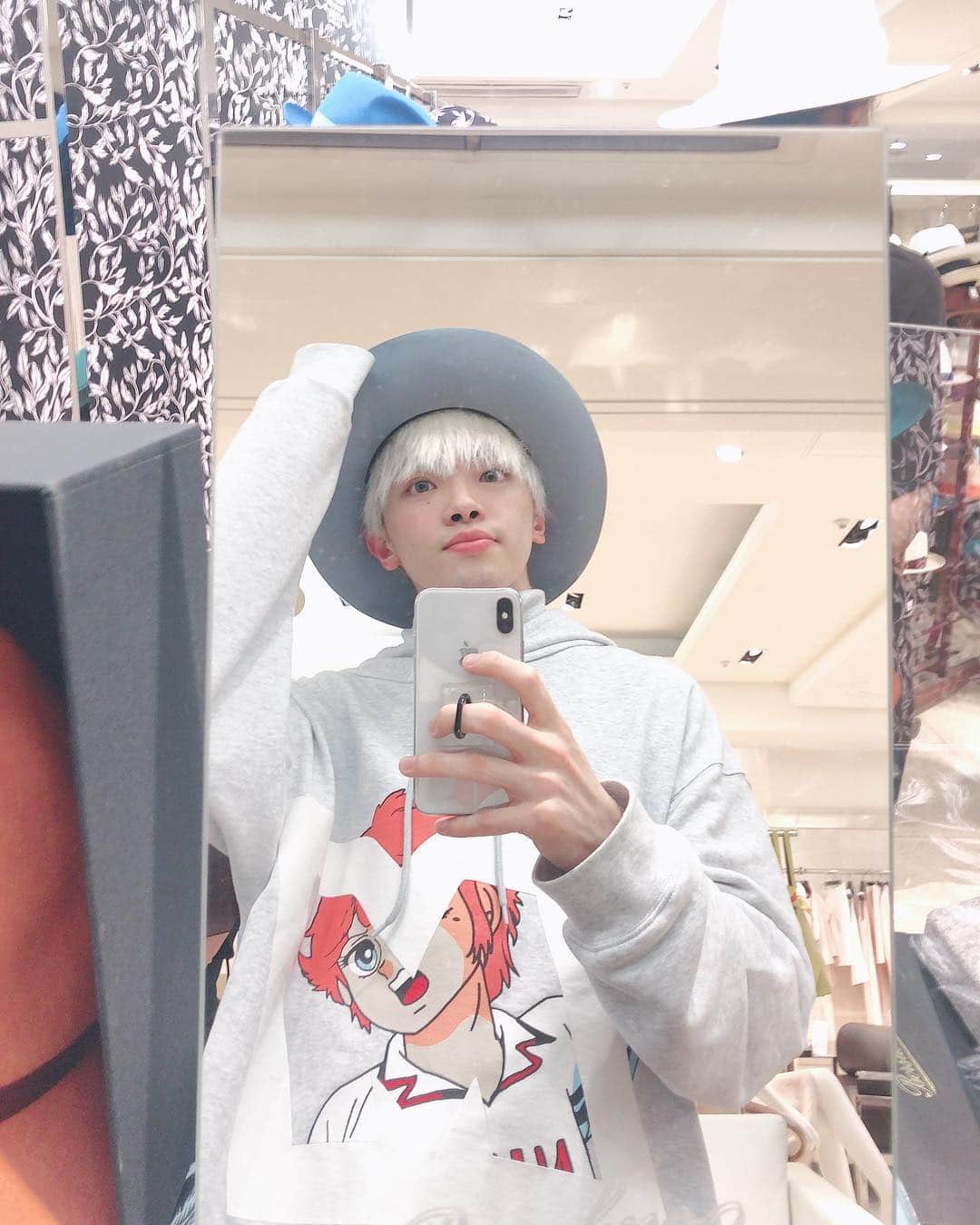 FashionDreamer Dさんのインスタグラム写真 - (FashionDreamer DInstagram)「. We volleyball player on hat in holly days. Have a great holidays weekend. #mirror Hat @borsalino_world  Outer @msgm」4月20日 23時10分 - d_japanese