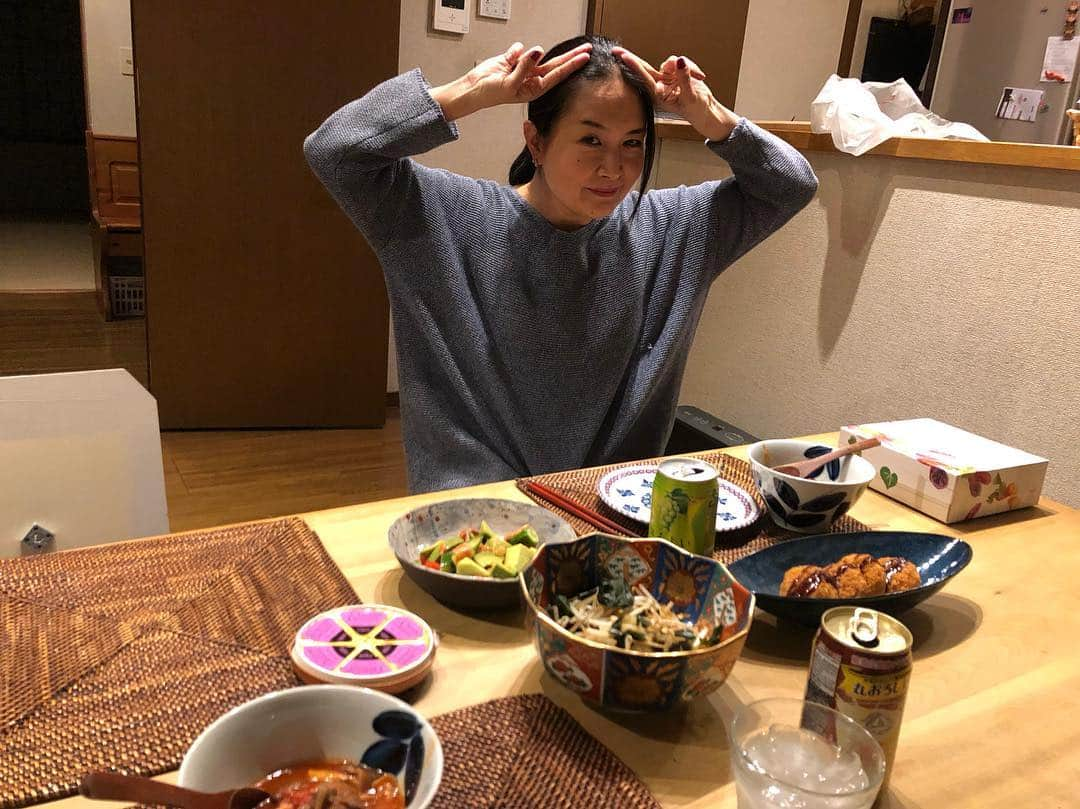 Tammyさんのインスタグラム写真 - (TammyInstagram)「今夜は真美子さん家で、いーっぱい話して、いーっぱい飲んで、 お泊りだぁー♬  ホンマにね、いっぱい想いをキャッチボール、嬉しい😊  ルカとプディコとイジーを含め、女5人♡笑  楽しい夜だなぁ♡  ウヒヒ。  #Tammy #Tammyyanen #photo #シンガーソングライター #唄 #ギター #singer #songwriter #guitar #artist  #solo #music #song #blues #rock #ロック #恩学 #音楽 #想い #art #live #love #life #friend #joy #楽しい #お泊まり #happy #cat」4月20日 23時03分 - tammyyanen