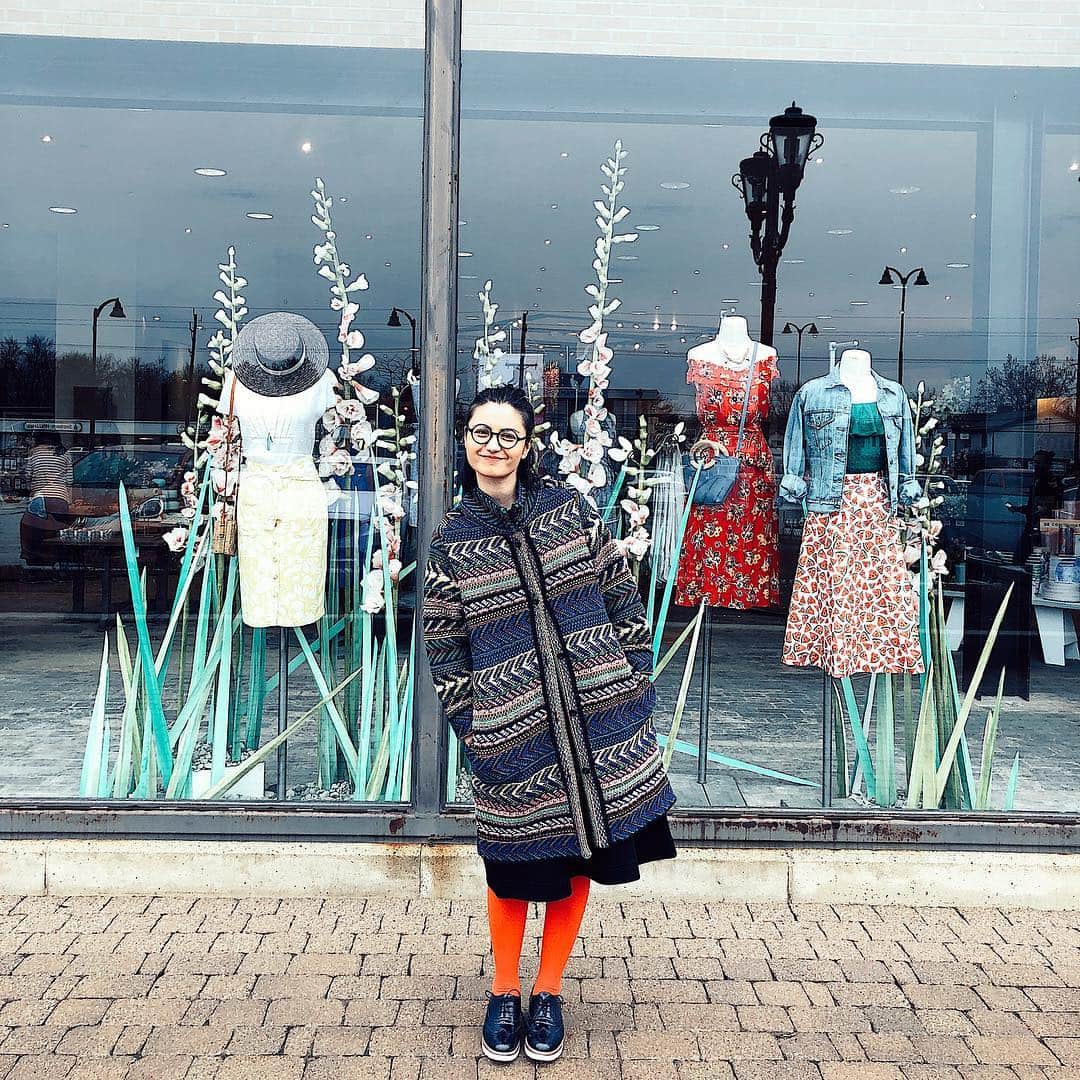 Dinara Mirtalipovaのインスタグラム：「Come see me and a few fellow local makers at Anthropologie at Woodmere, Ohio today! 10:00 - 1:00  #earthdaybuzz #anthropopupmarket」