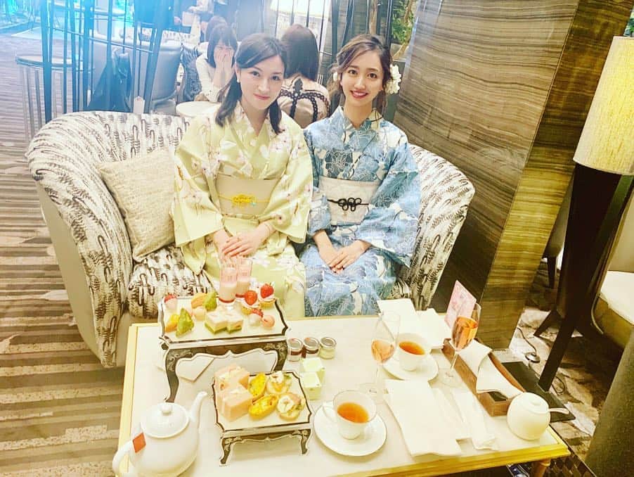 曲渕伊代のインスタグラム：「💚💙 浴衣でAfternoon teaっていう優雅な休日🥰 #afternoontea #アフターヌーンティー #thestrings #ザストリングス表参道 #和風館ICHI #浴衣」