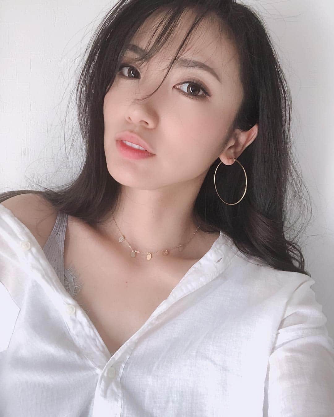 吉田愛璃のインスタグラム：「. . ۞  @jua_official のコインネックレス誕生日に頂いたーーー😭ずっと欲しかったんだけどsold outだったから嬉しみー😭かわいすぎー😭💕 . . ۞ #jua #handmadeaccessory」