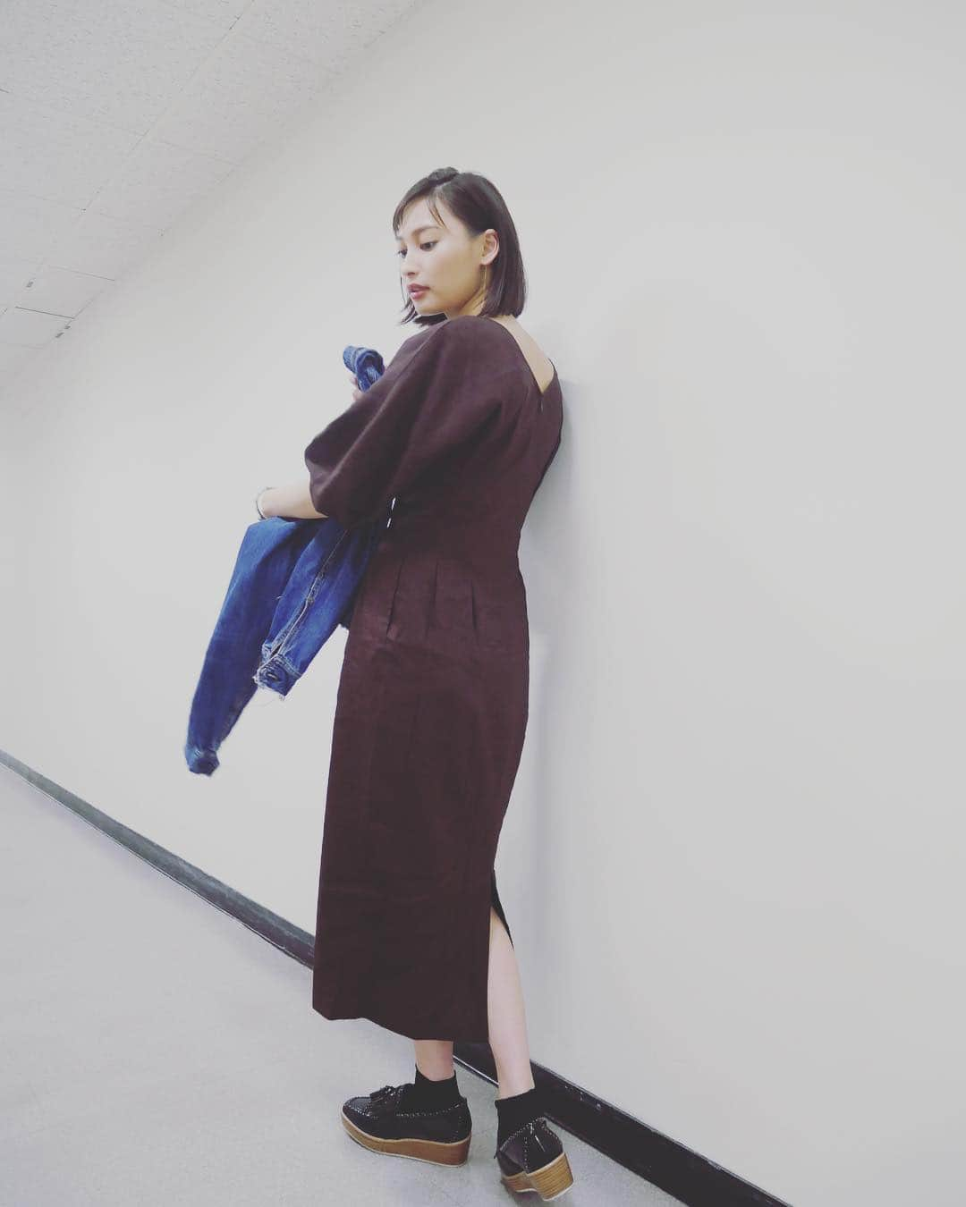 大政絢さんのインスタグラム写真 - (大政絢Instagram)「#今日の絢服  ブランド、タグ付けしています！ワンピース一枚サラッと着れる季節になってきましたね☀️」4月20日 23時24分 - aya_omasa_official