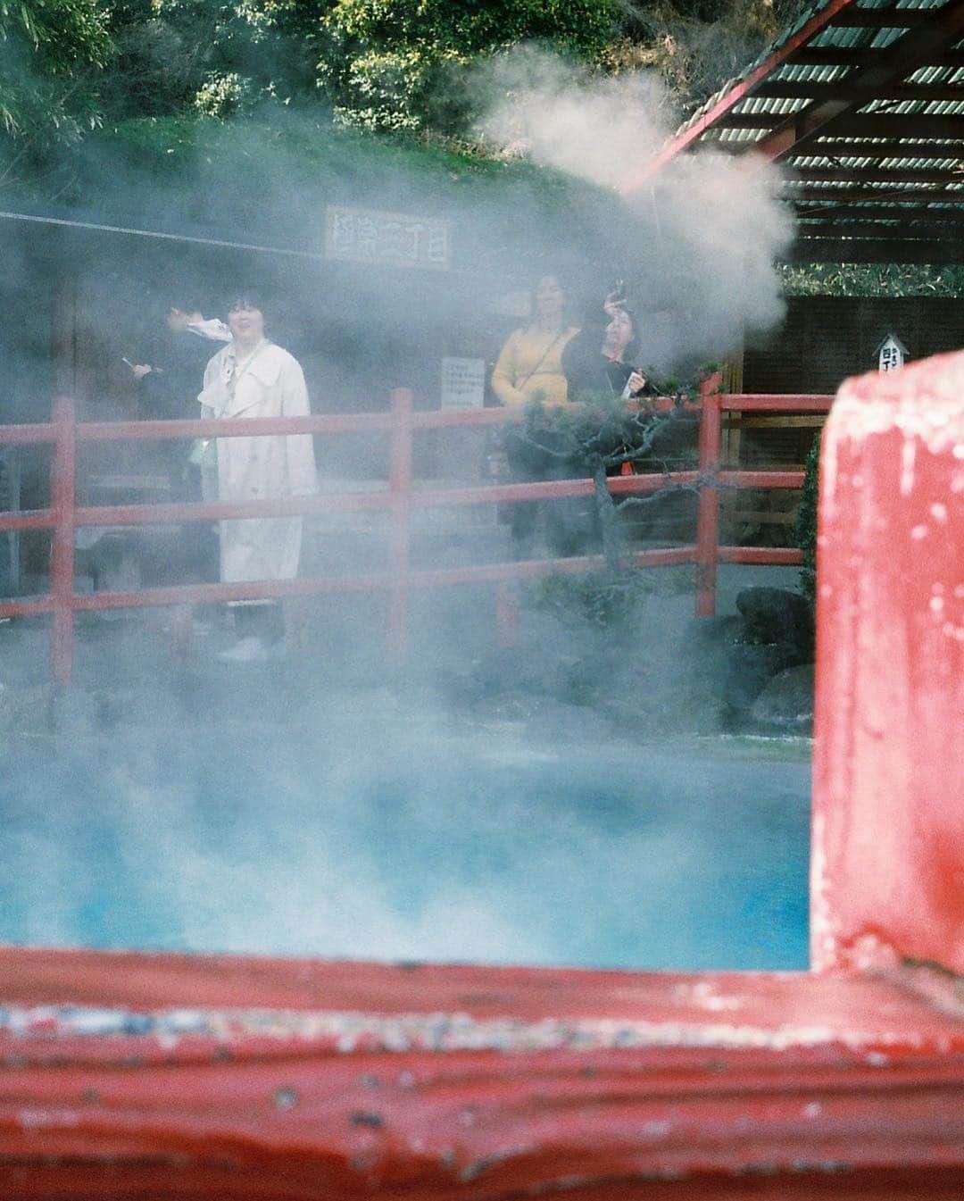 Cazumaxさんのインスタグラム写真 - (CazumaxInstagram)「大分・別府温泉♨️ちょうど桜も見頃で地獄めぐりしながらお花見も満喫できました🥺#contaxt2#film#別府#地獄めぐり#温泉旅行」4月20日 23時30分 - cazumax