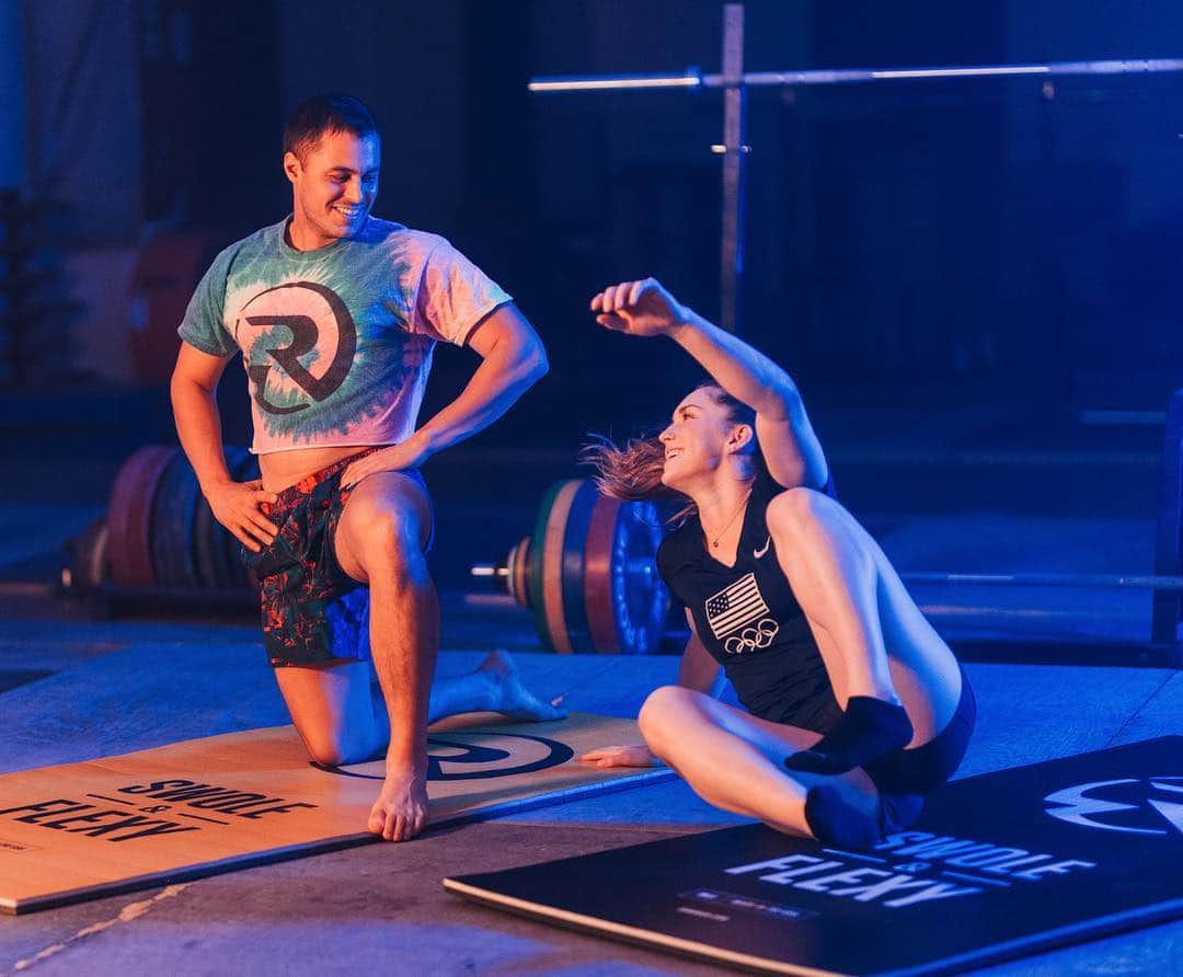 マッティ・ロジャーズのインスタグラム：「I don’t know what was funnier, Sean in a crop top or Sean trying to do a Romwod. EITHER WAY trying not to laugh on camera the entire time is @romwod level EXPERT. You guys get the goods with this one (link in bio to sign up for @romwod also)」