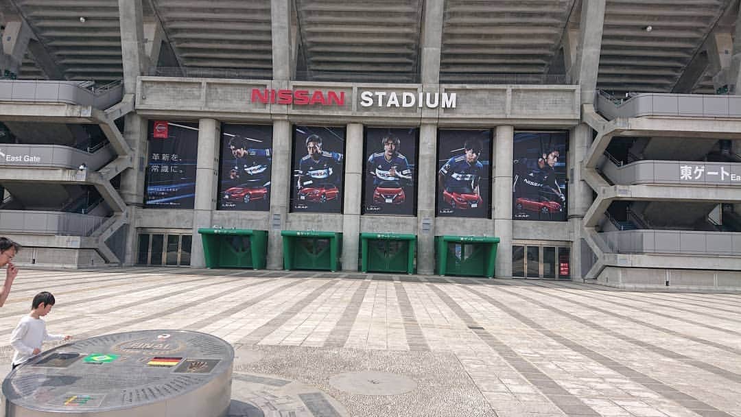 笠原謙哉のインスタグラム：「久々に自己投資を💡  目的はサッカーではない⚽  けど日産スタジアム🚅💨」