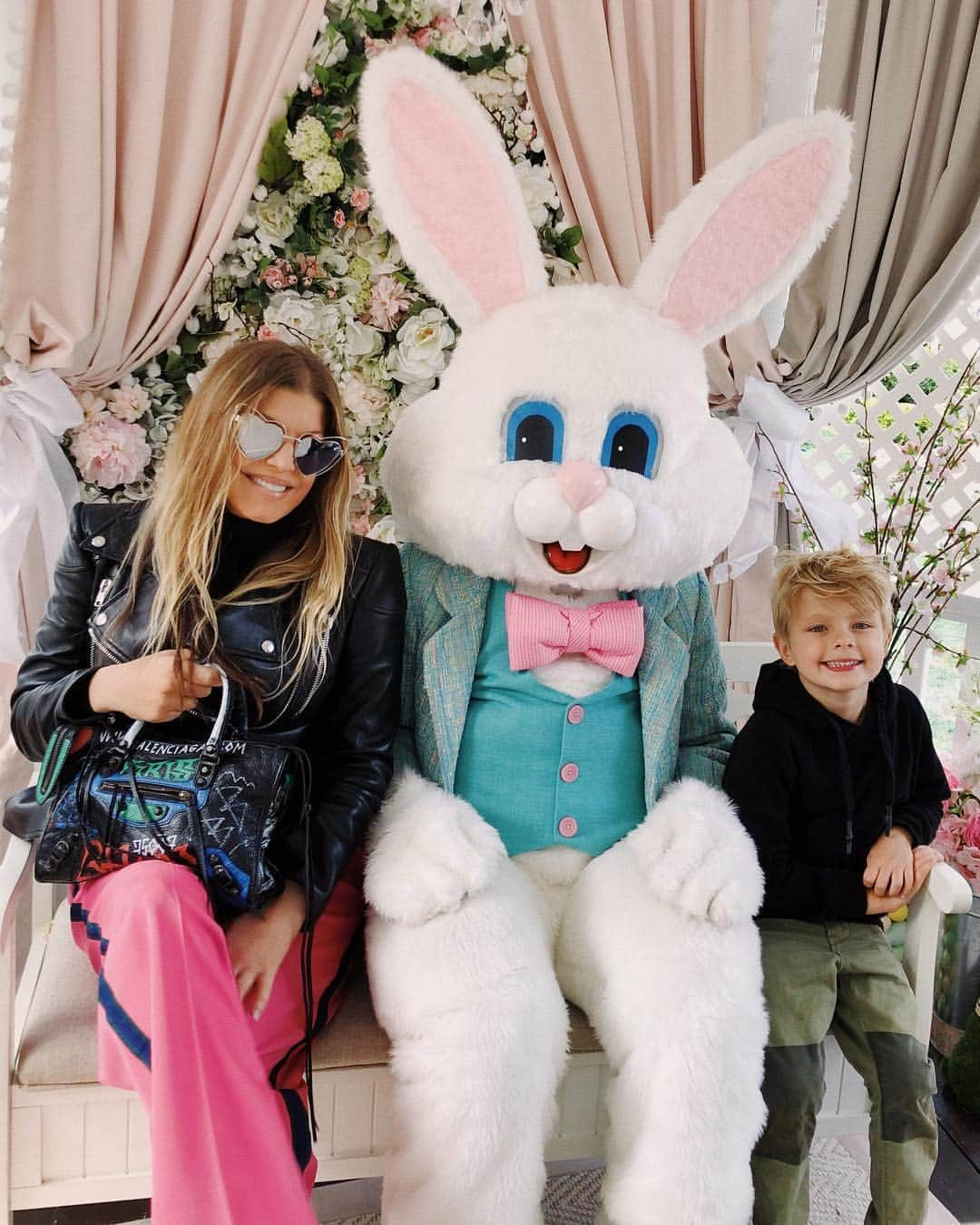 ファーギーさんのインスタグラム写真 - (ファーギーInstagram)「💕💕🐰🐰 #axljack」4月21日 10時46分 - fergie