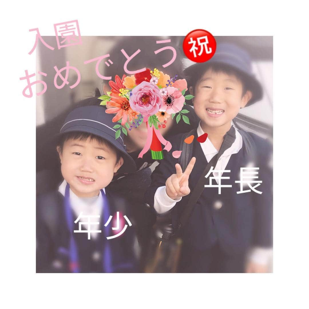 原口恵美さんのインスタグラム写真 - (原口恵美Instagram)「﻿ 👒次男&三男👒﻿ ﻿ 三男も無事に幼稚園に入園🌸﻿ ﻿ 今年一年限りのダブルで幼稚園な二人組👬﻿ ﻿ 行事とかお弁当とか色々大変そうだけど、﻿ ﻿ 喜びも倍だと 思いたい☺️🙌﻿ ﻿ しっかりすぎる次男に朝から﻿ ﻿ ハンカチティッシュを入れるんだよと﻿ ﻿ 教えてもらい、DVDを手に持つ三男😅﻿ ﻿ 大丈夫かな...😂﻿ ﻿ #幼稚園 #幼稚園入園 #4兄弟 #次男 #三男﻿ #幼稚園生活6年目 #あと5年頑張ろう ﻿ ﻿」4月21日 9時20分 - megu_hara.comerin