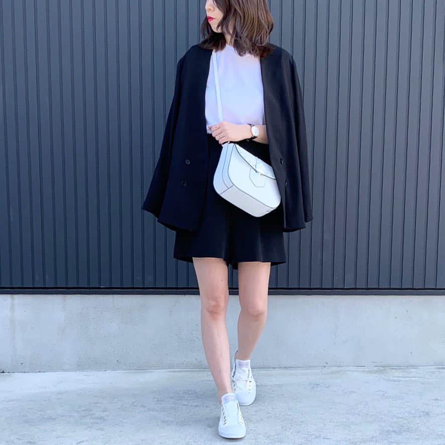 ryuu79hinaのインスタグラム：「#いつかのコーデ ♡*゜ ちょっぴりお久しぶりです🙇‍♀️ ・ ・ GU✕UNIQLOで セットアップ風 ・ ・ 最近セットアップ熱到来❤️ スニーカーで…👟 ・ ・ 👕・#GU#ジーユー 👖・@uniqlo #UNIQLO#ユニクロ 👟・#コンバース 👜・@barnyardstorm ・ ・ 今日もいいお天気🌞 さーてお出掛け～って言いたいけど…仕事に行ってきま～す👋👋🙋」