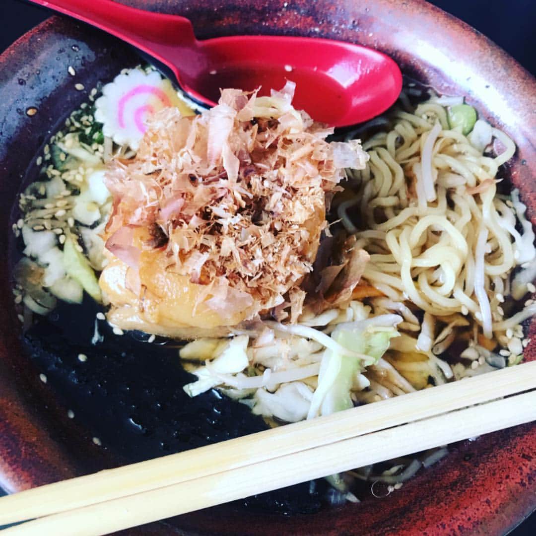 荒波翔さんのインスタグラム写真 - (荒波翔Instagram)「今日は本当は試合だったのですが、なんとTIGRESというモンテレイにある人気サッカーチーム⚽️の試合があり、中止になり、明日プロ生活初めてのダブルヘッターで試合になりました😅 横浜でいうとマリノスの試合があって中止的な感じです！！ . 写真はラーメン屋🍜見つけて食べました😋 優しい感じのラーメンでした。飲んだ後にでも食べれそうな魚介系スープのラーメンです^ - ^  #tigres #sultanes #lmb#サッカー #ダブルヘッター #ビックリ #初体験 #ラーメン」4月21日 9時30分 - shoshoshonosho.4