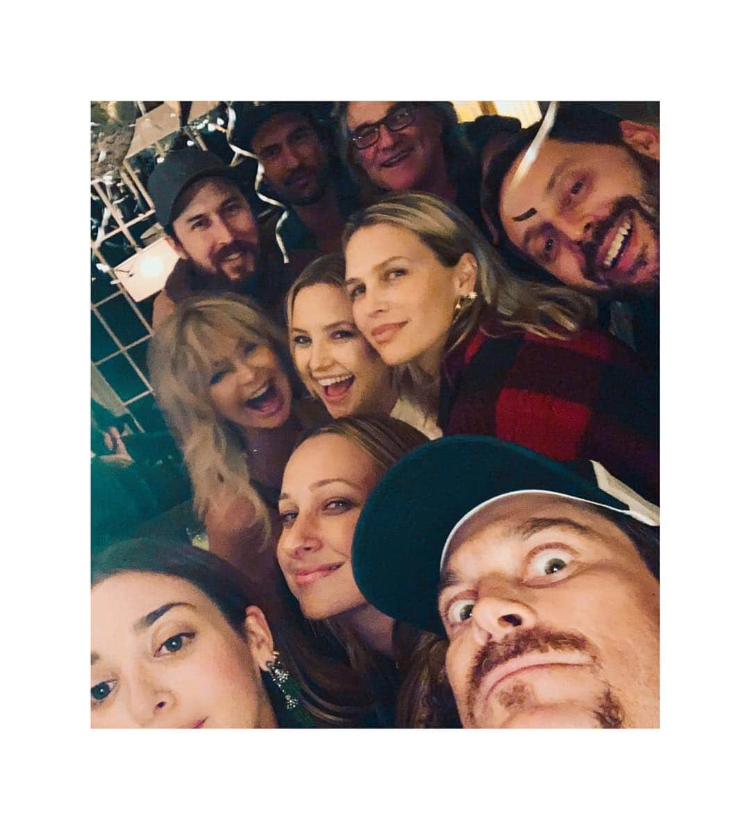 ケイト・ハドソンさんのインスタグラム写真 - (ケイト・ハドソンInstagram)「It was almost a perfect photo...almost 🤦‍♀️ @theoliverhudson (@sweetbabyjamie #seriousselfiegame 👌)」4月21日 9時30分 - katehudson