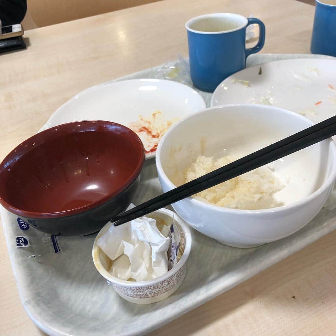 たまたまこさんのインスタグラム写真 - (たまたまこInstagram)「朝から学食で学生気分を味わってます！写真撮り忘れたww ベーコン、オムレツ、納豆、海苔)^o^( にしても学生の普通盛りご飯って本当に量が多い、、朝からこんなに食べれなくて残しちゃいました😵😵」4月21日 9時25分 - tamarikomari