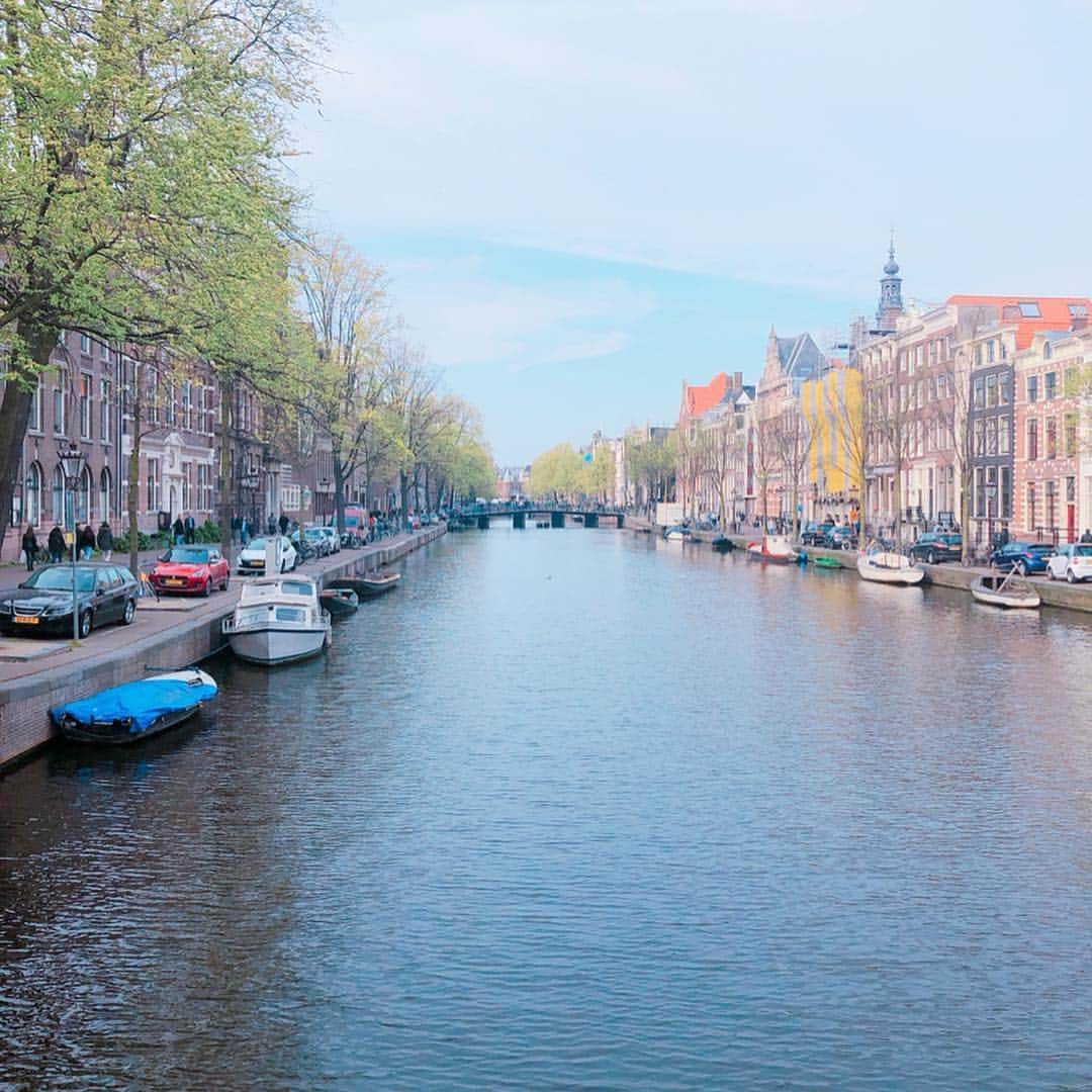 宇佐美佑果さんのインスタグラム写真 - (宇佐美佑果Instagram)「オランダ・アムステルダムに魅せられました🚤 絵に描いたような街は本当に美しく、ヨーロッパの歴史を感じる街並み。とってもロマンチック💓 運河の近くに住みたいなぁ笑。 これは昼バージョンです☀️ 夜バージョンもお楽しみに🌠」4月21日 9時27分 - yuka0usami